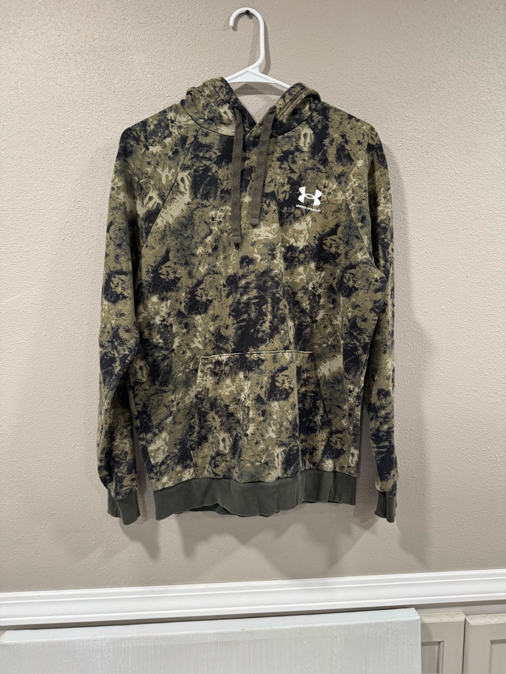 Under Armour Men’s Olive Green Camo Pullover Hoodie